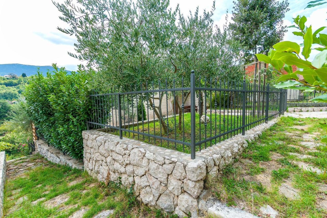 Villa Holiday Home Zvecanje Exterior foto